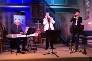 Mehr über den Artikel erfahren Großer Applaus für das Hertel Jazz-Trio in Kemel