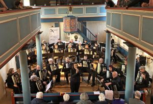 Mehr über den Artikel erfahren Großes Jubiläumskonzert des Akkordeonorchesters Wiesbaden in Kemel