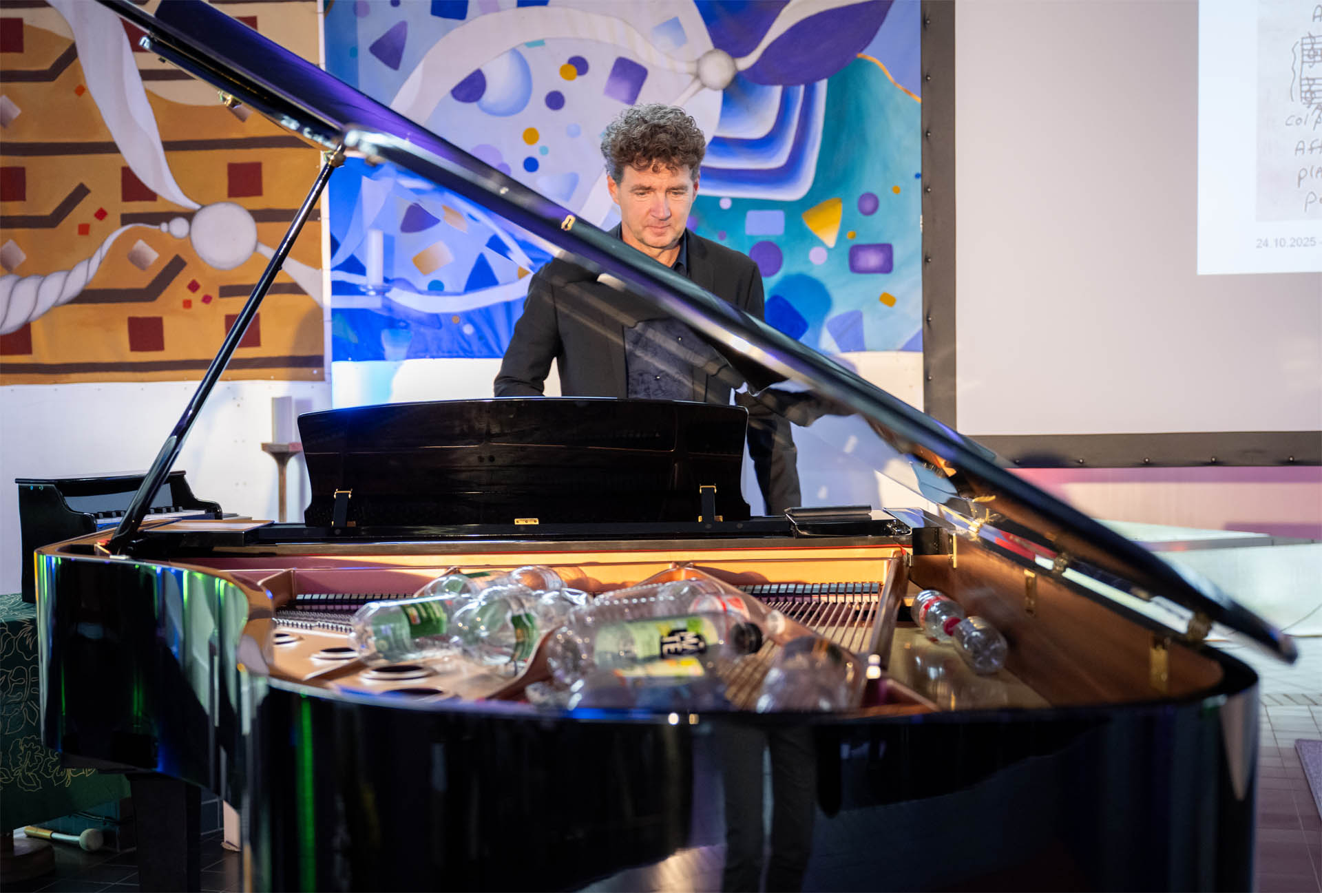 Mehr über den Artikel erfahren „The Keys to Europe“  – Musik verbindet – Jens Barnieck spielt und kommentiert am Flügel